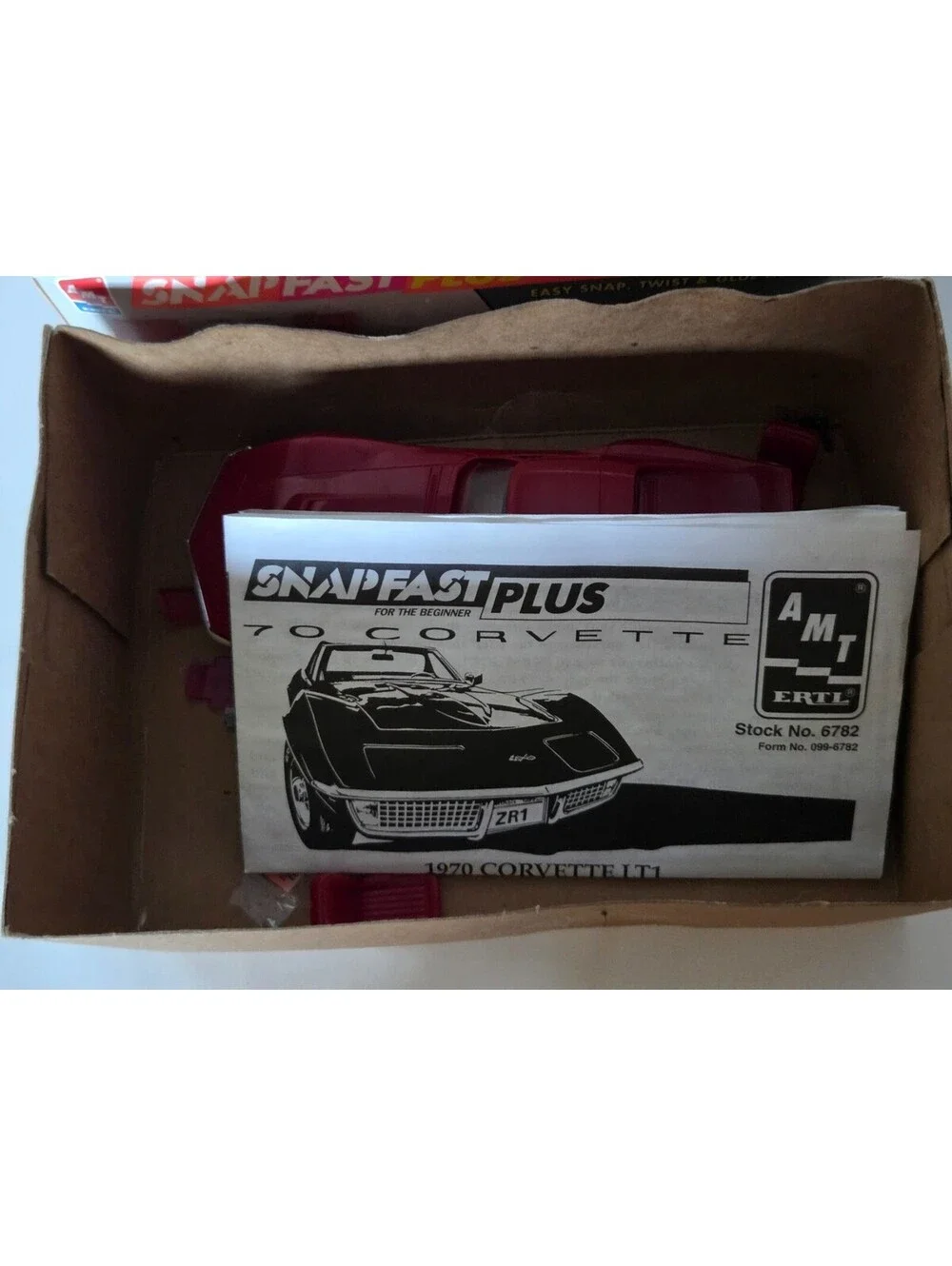 AMT Ertl SnapFast Plus 1970 Corvette LT-1 1:25 Scale Unpainted Model Kit